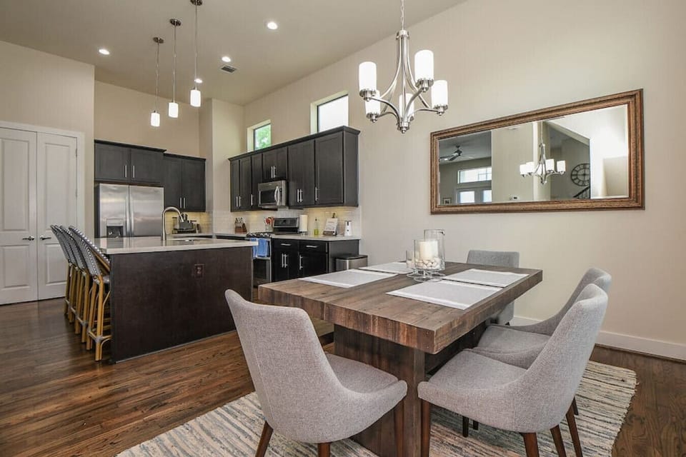 Spacious dining and kitchen