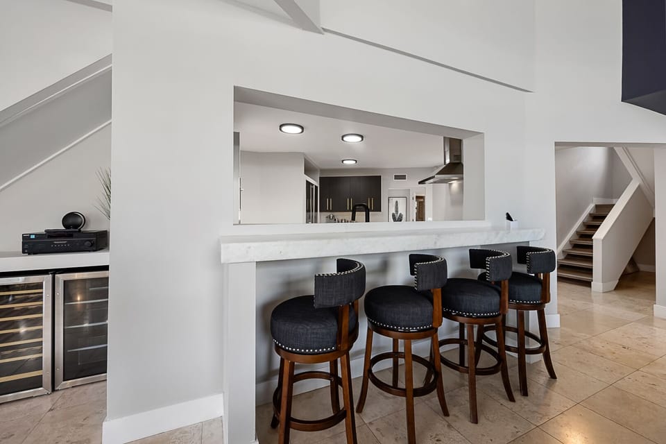 Counter seating to kitchen w/ luxury bar stools