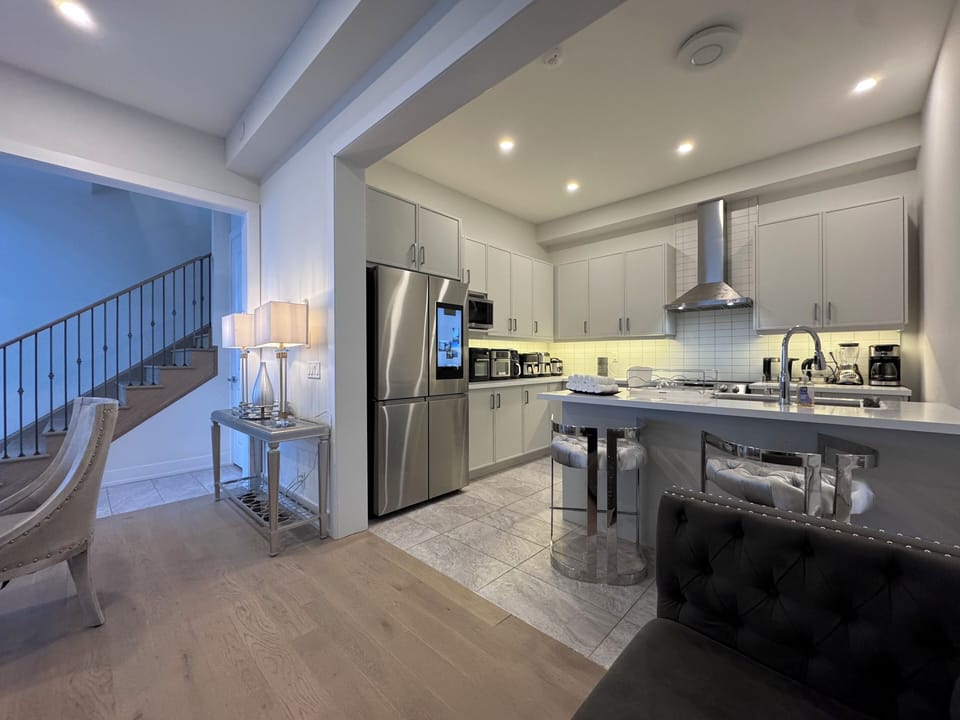 Grand Kitchen