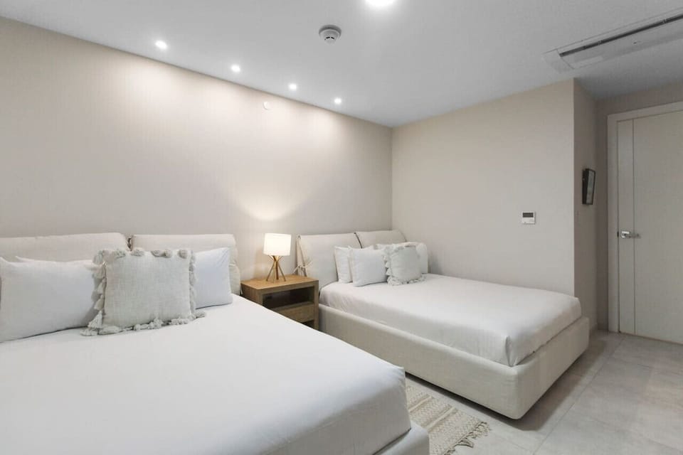 Bedroom 2 | For a lovely vacation, high-quality linens, bedding, and ample pillows are provided.