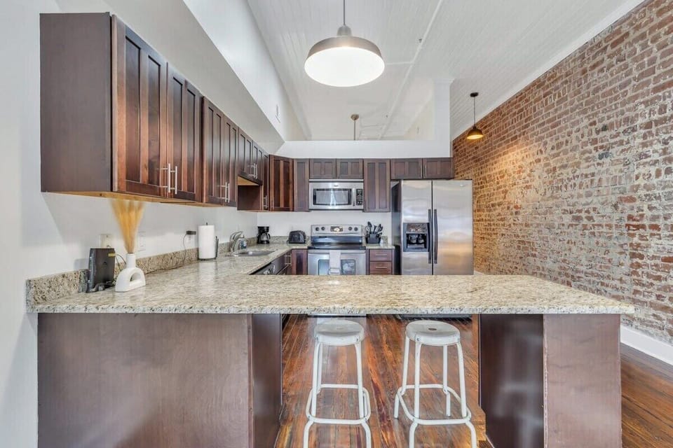 A view of the kitchen!