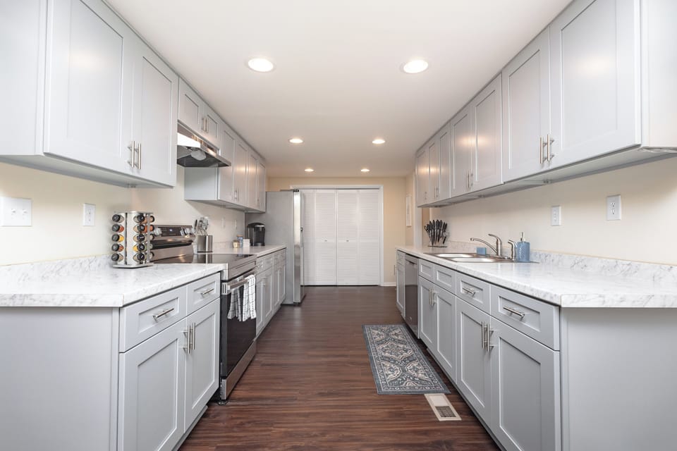 Fully Equipped Kitchen w/essentials