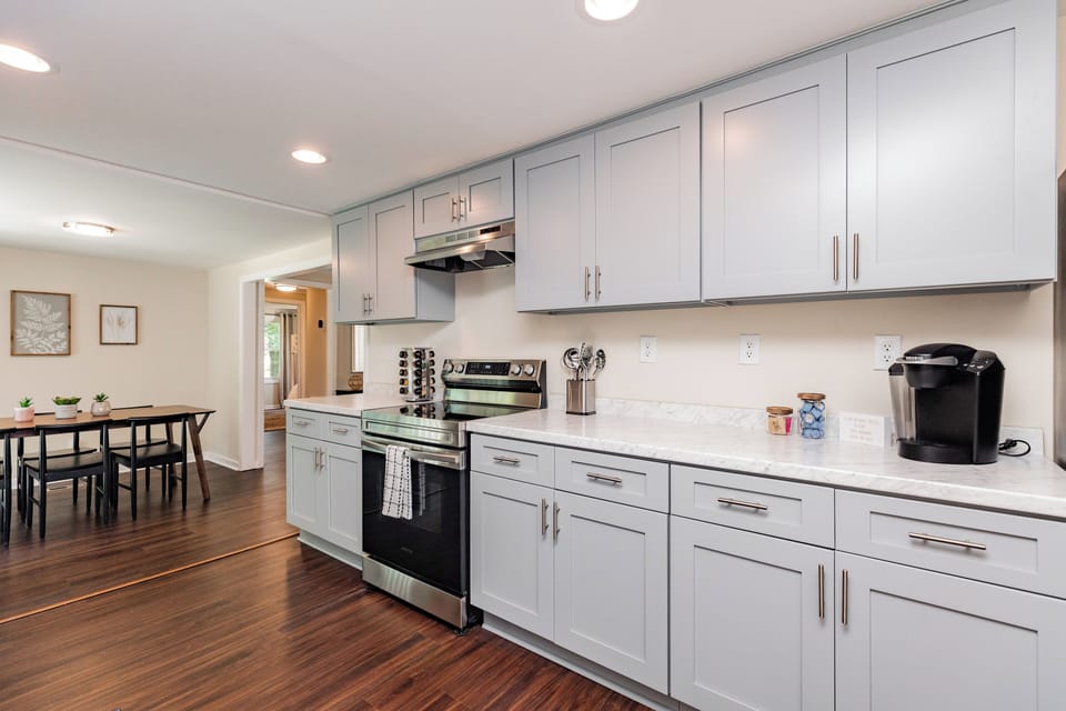 Fully Equipped Kitchen w/essentials