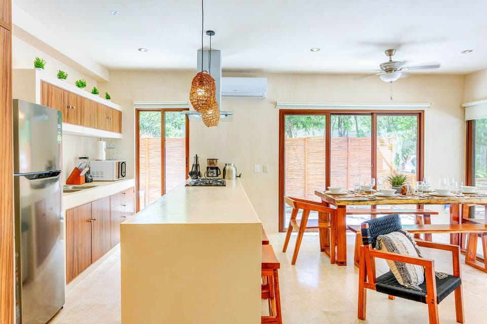 Lots of light for a nature-chic and cheery stay!