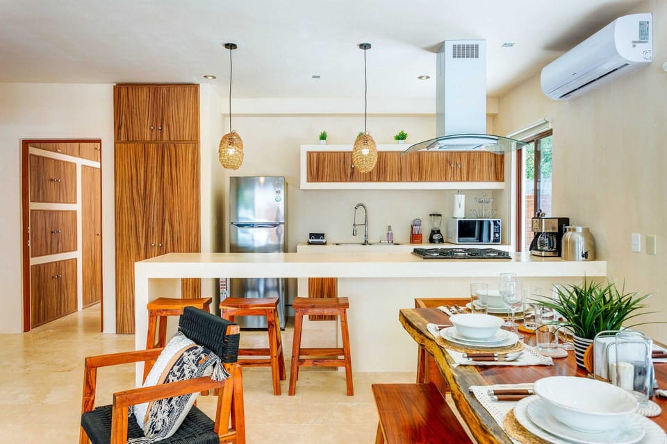 3 stool seats at the kitchen breakfast bar