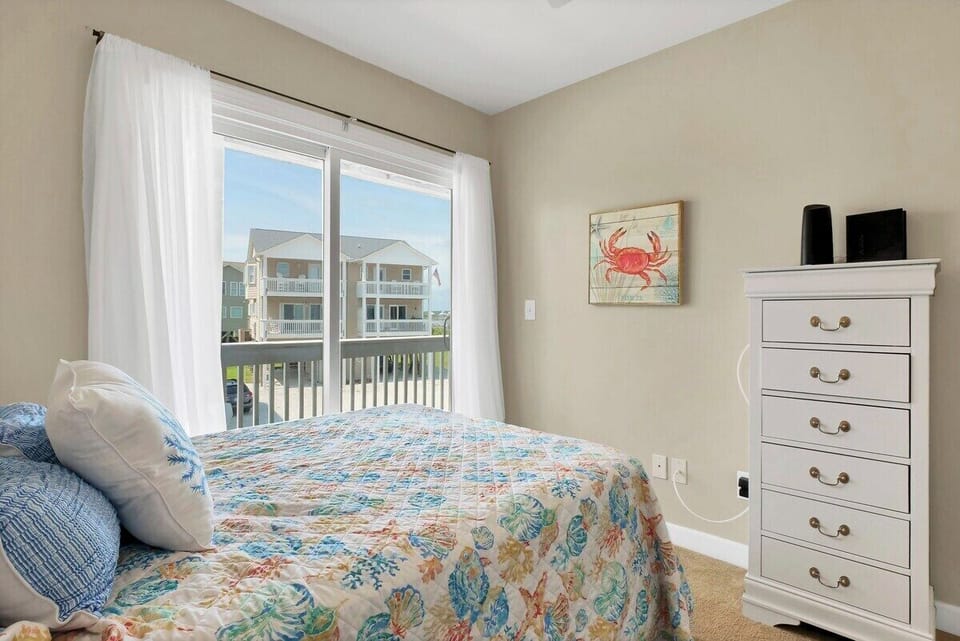 Same Queen Bedroom