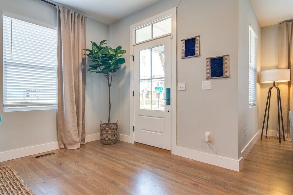 Who doesn't love a corner tree