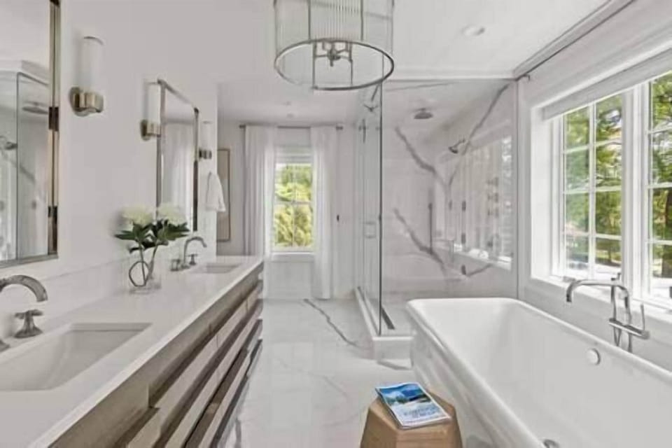 Primary Bathroom (2)