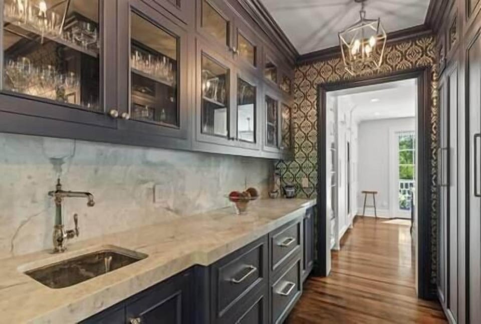 Butler Pantry (2)