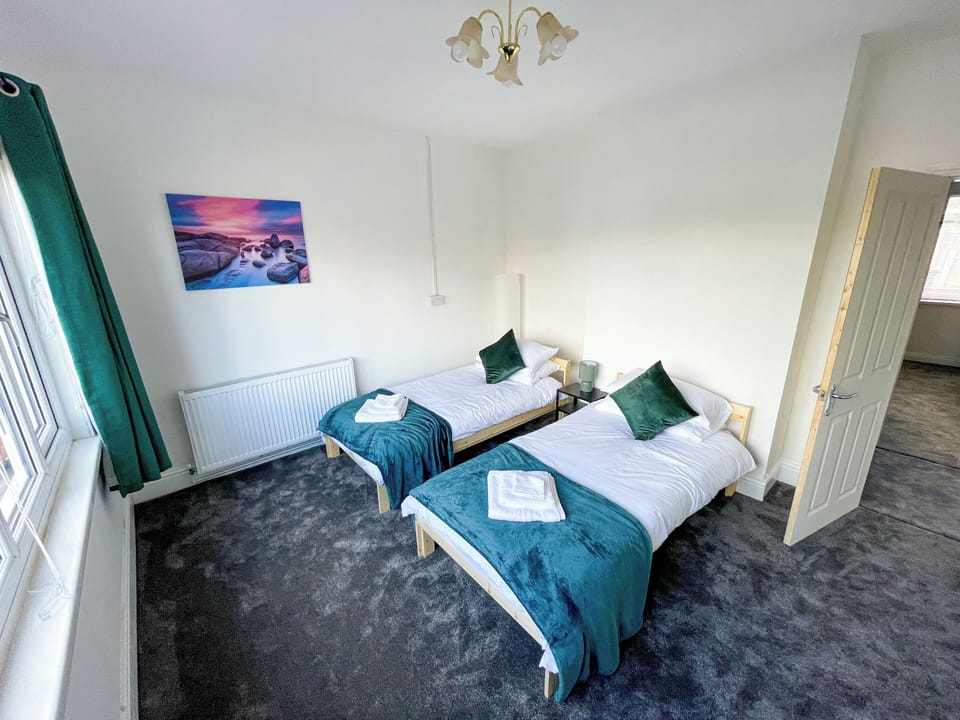 2 Single Beds with Free Wifi