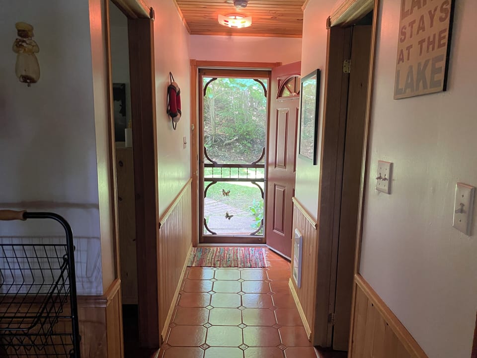 Reverse to the front door looking to the outside.