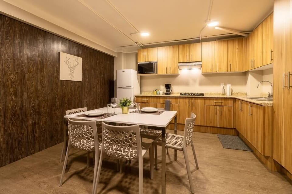 Complete kitchen/dinning area