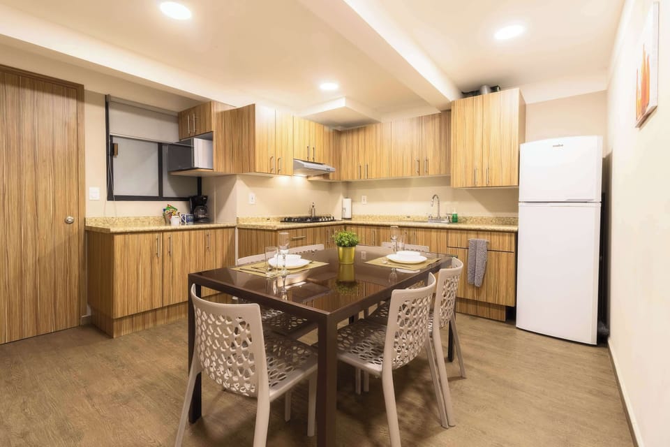 Complete kitchen/dinning area