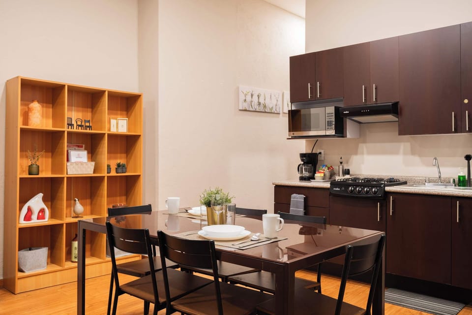 Kitchen & Dining Area