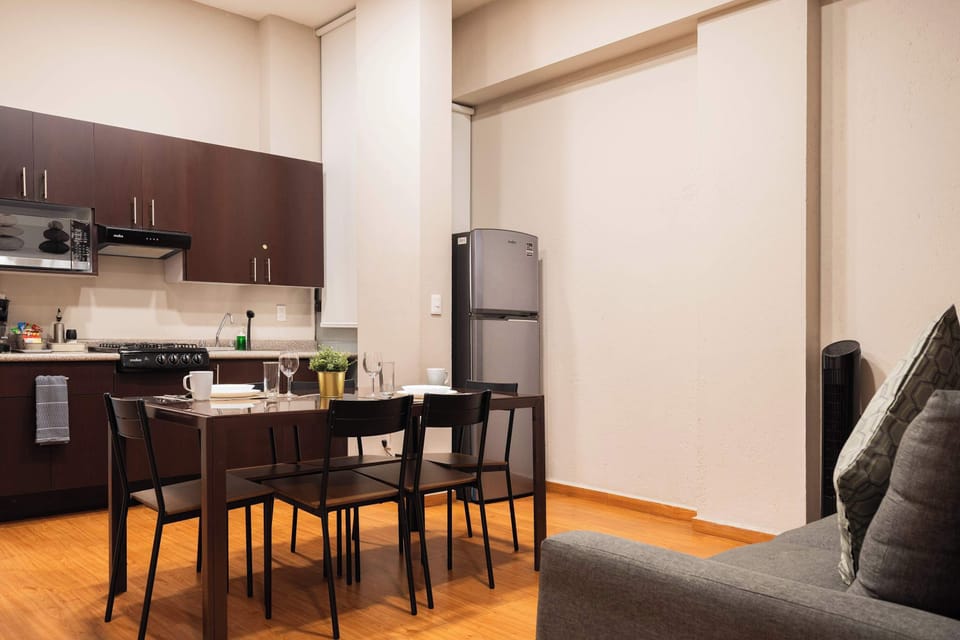 Kitchen & Dining Area