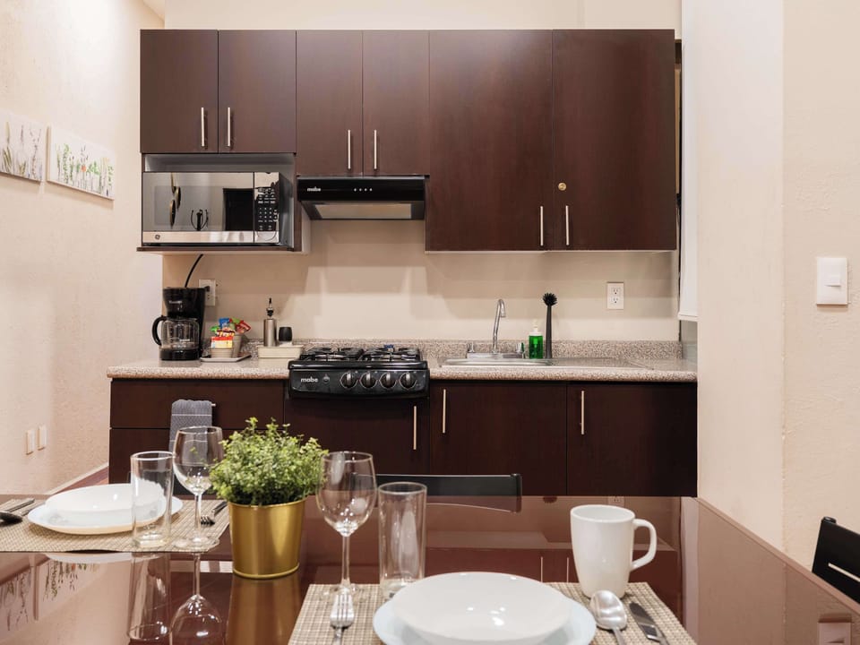 Kitchen & Dining Area