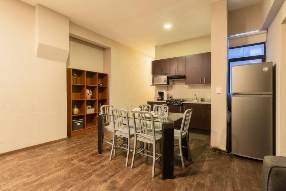 Kitchen & Dining Area
