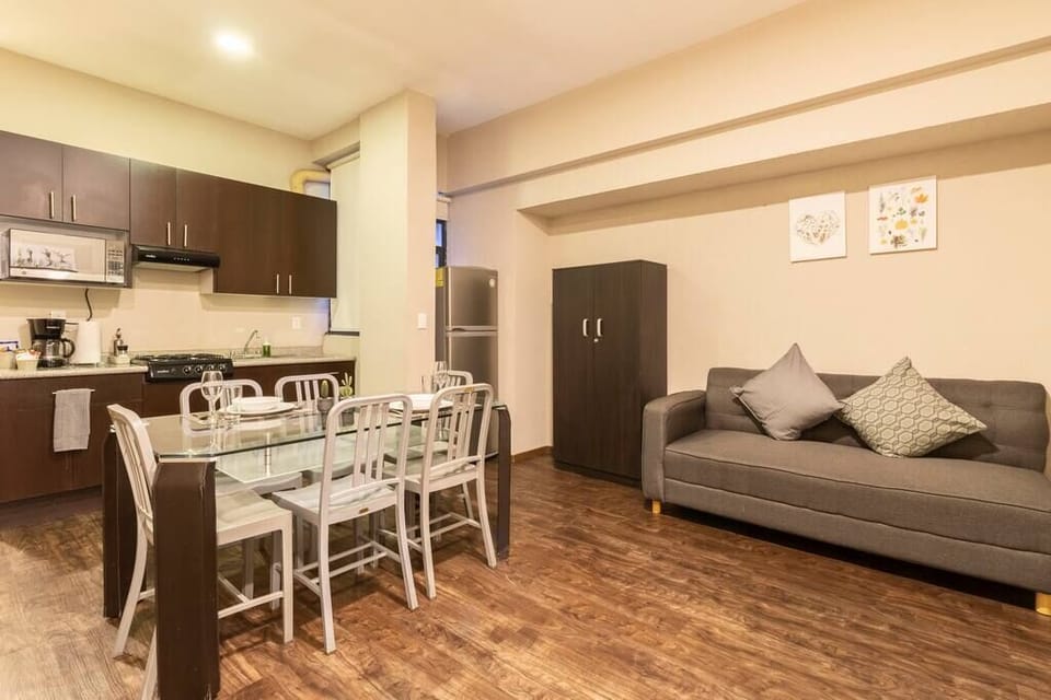 Kitchen & Dining Area