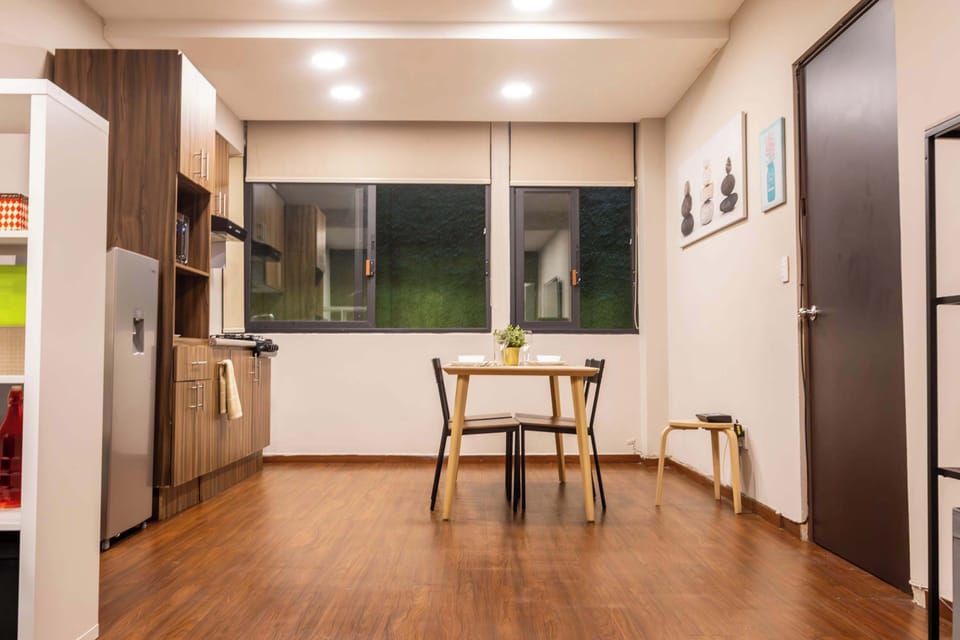 Kitchen & Dining Area