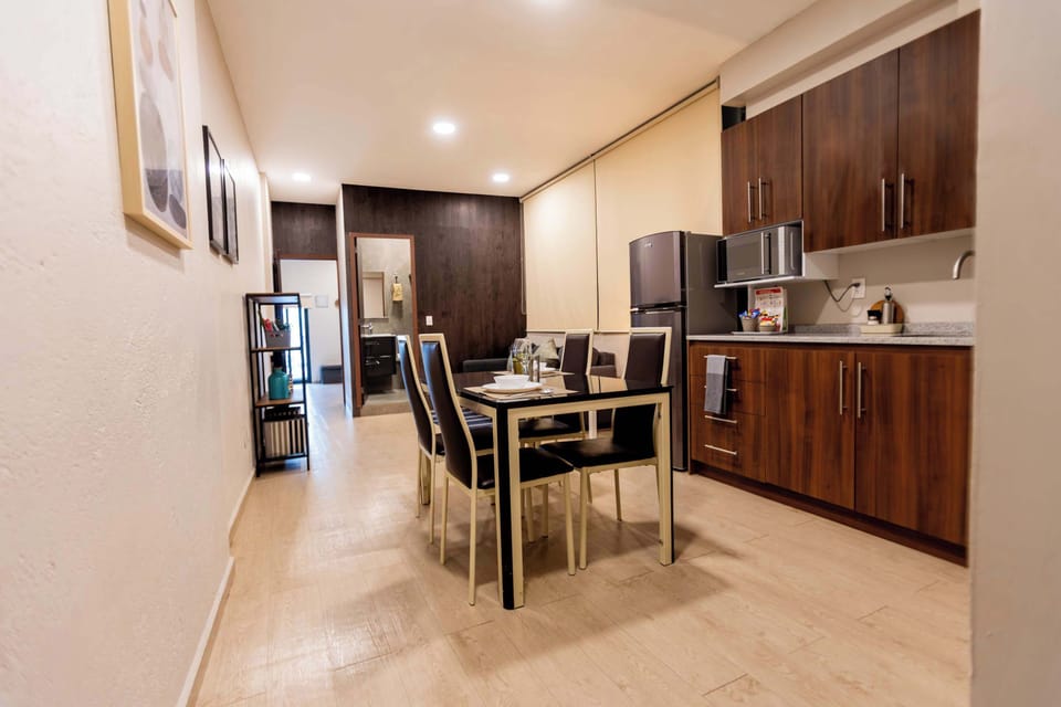 Kitchen & Dining Area