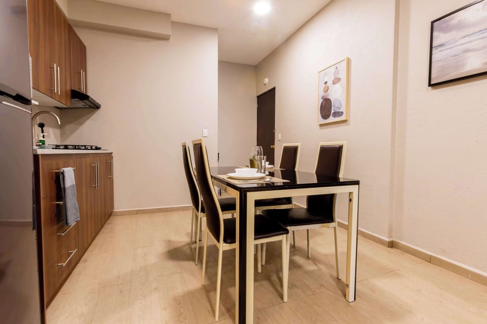 Kitchen & Dining Area