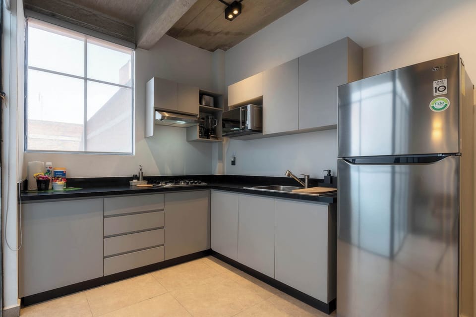 Complete kitchen/dinning area