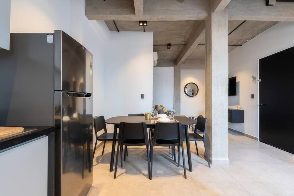 Complete kitchen/dinning area