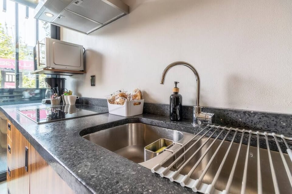 Complete kitchen/dinning area