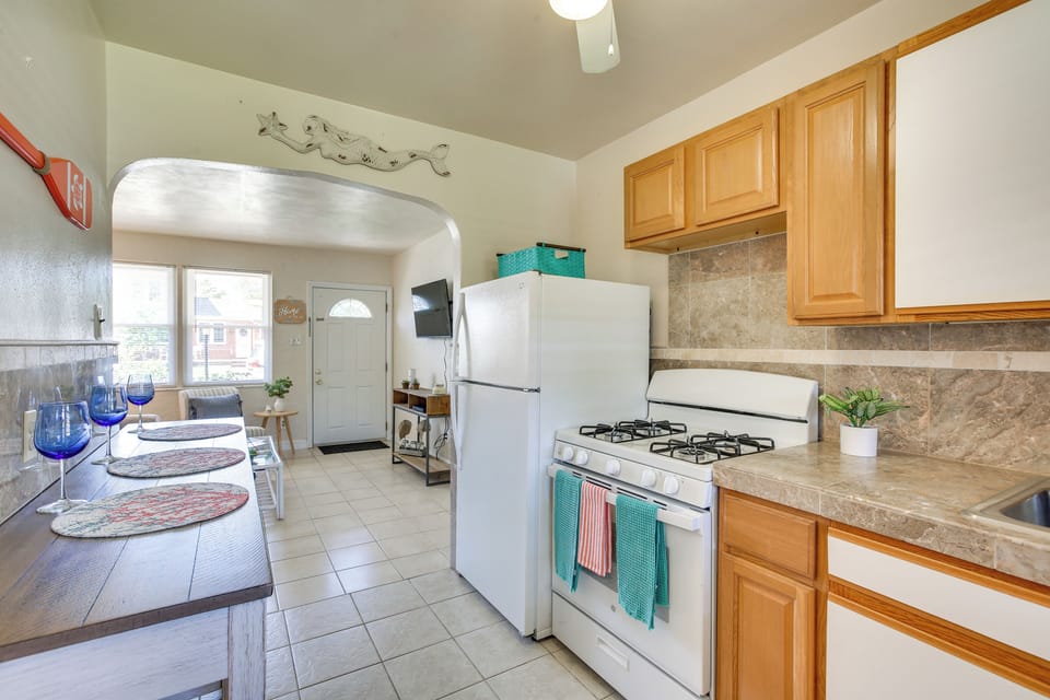 Kitchen & Dining Area | Cooking Basics | Dishware & Flatware Provided