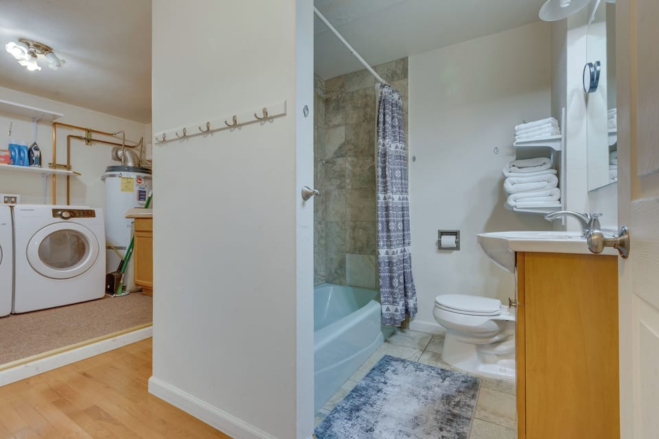 Bathroom | Towels Provided | Complimentary Toiletries | Laundry Access