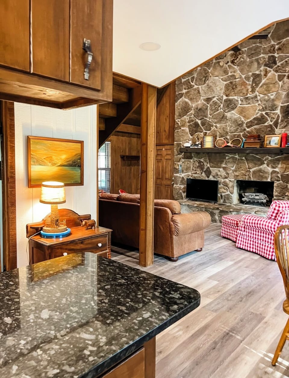 Enjoy rustic spacious cabin! Downstairs living area with full kitchen. 