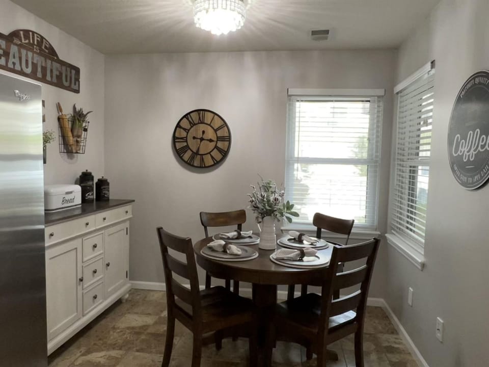 Seating for Four in Breakfast Area