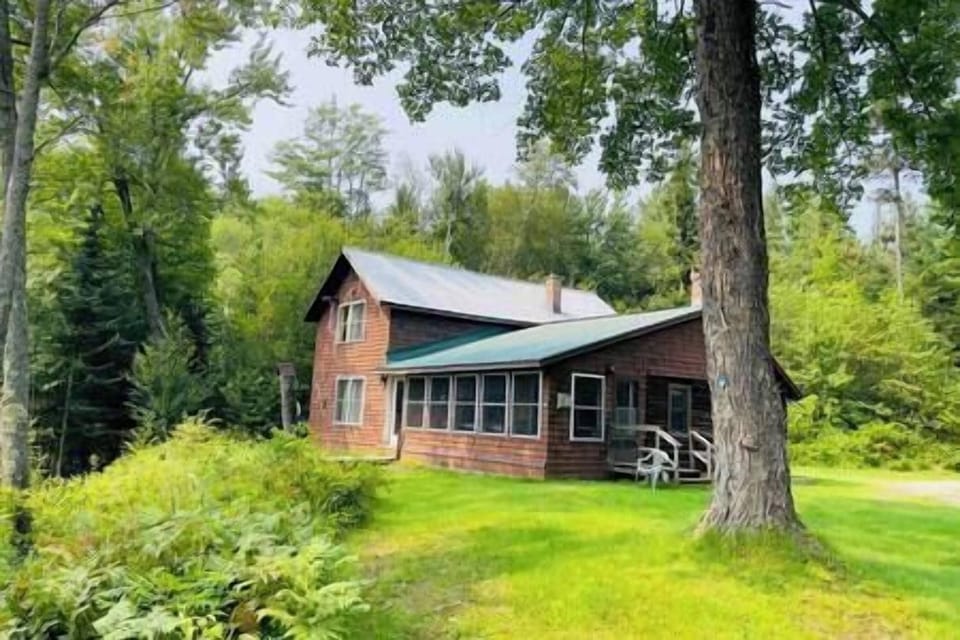 Year-round cottage looks over pond