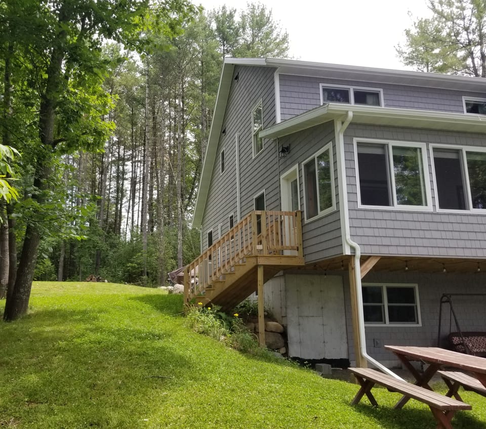 Steps from Side Yard to Porch
