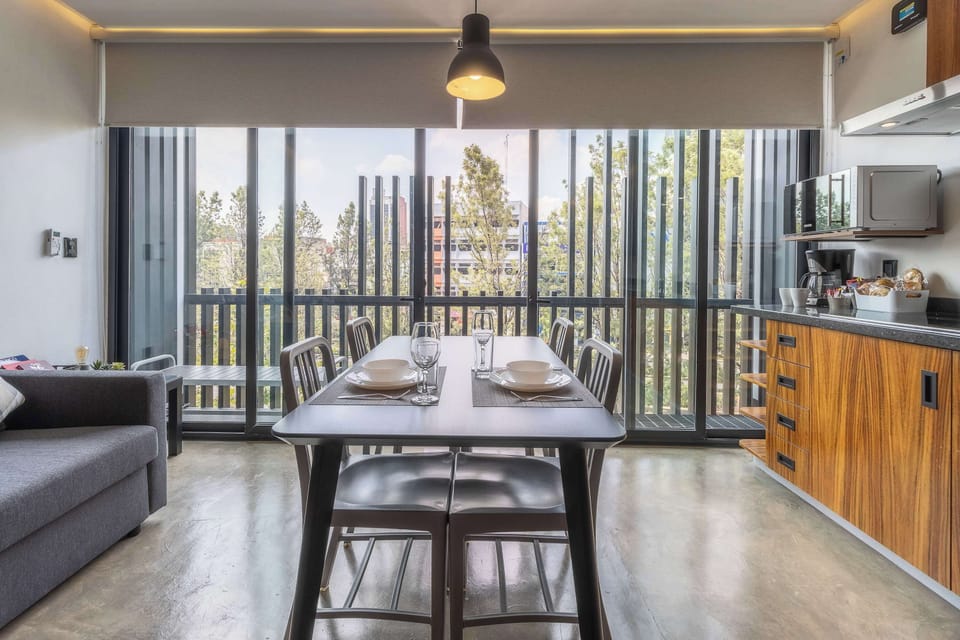Complete kitchen / dining area / living room