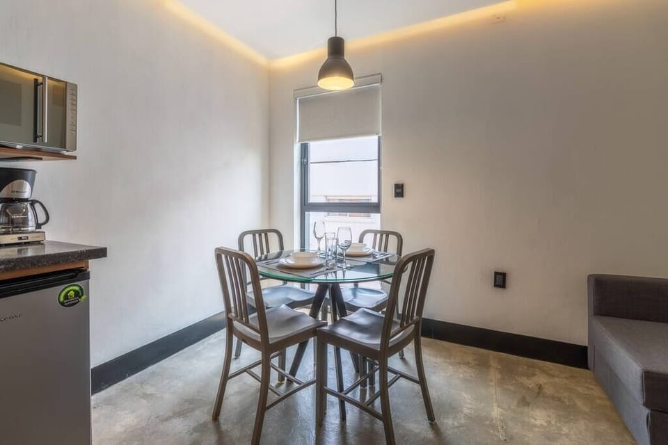 Complete kitchen / dining area / living room
