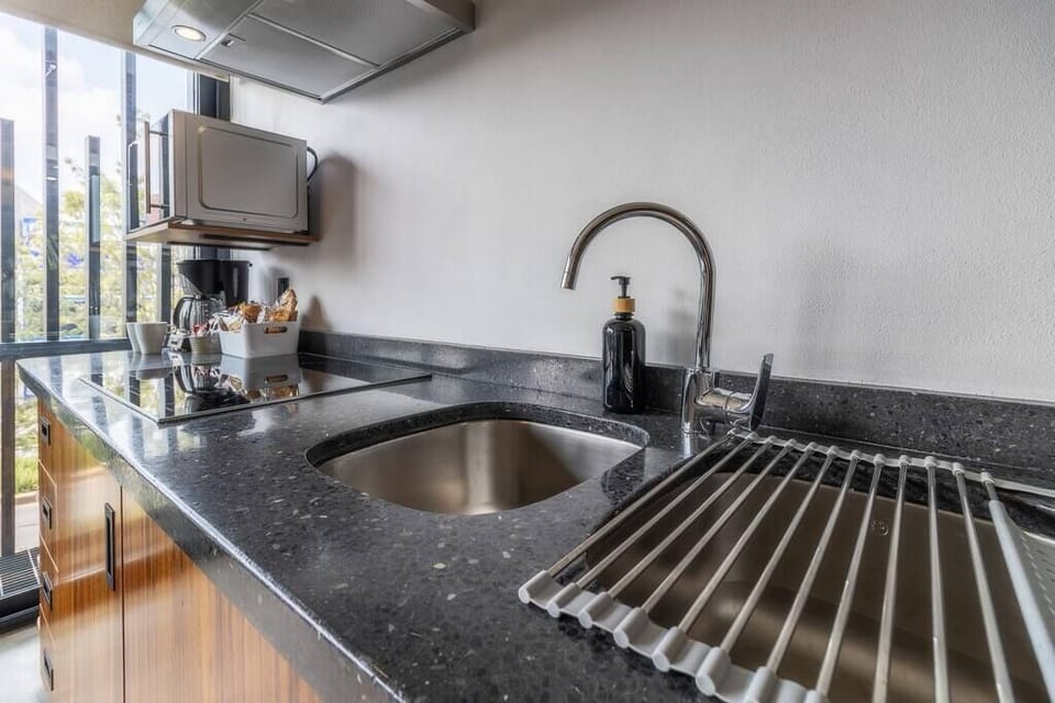 Complete kitchen/dining area