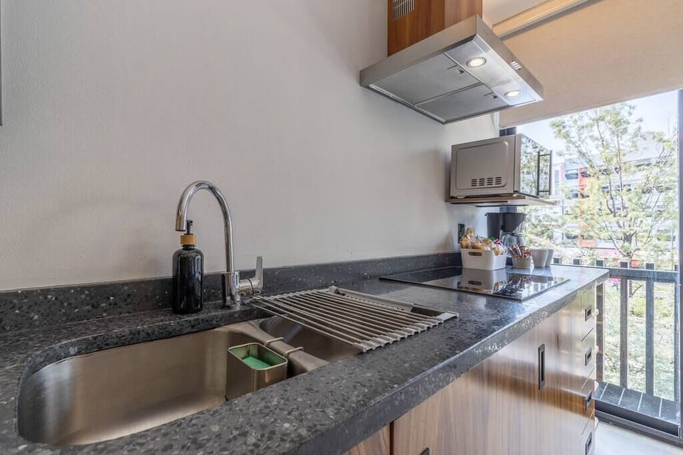 Complete kitchen/dining area