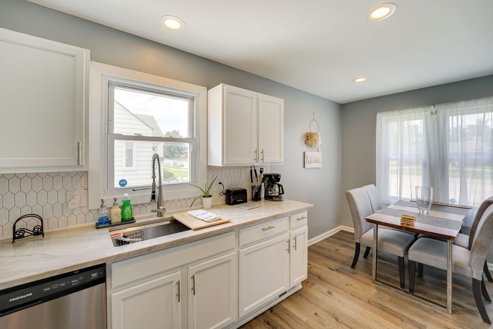 Kitchen | Cooking Basics | Coffee Maker | Trash Bags & Paper Towels Provided