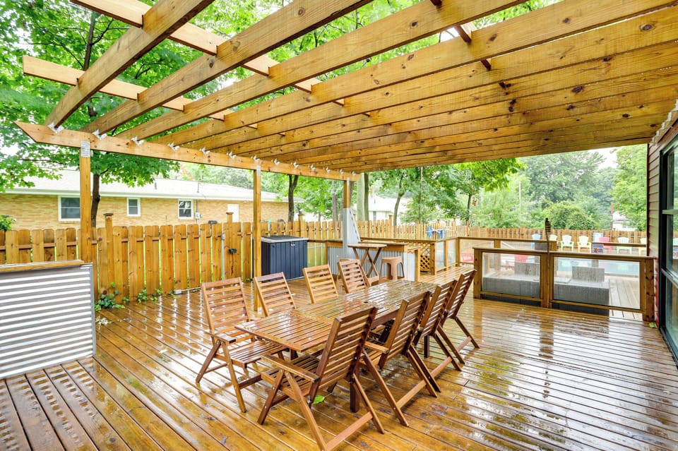 Private Deck | Outdoor Dining Area | Outdoor Kitchen