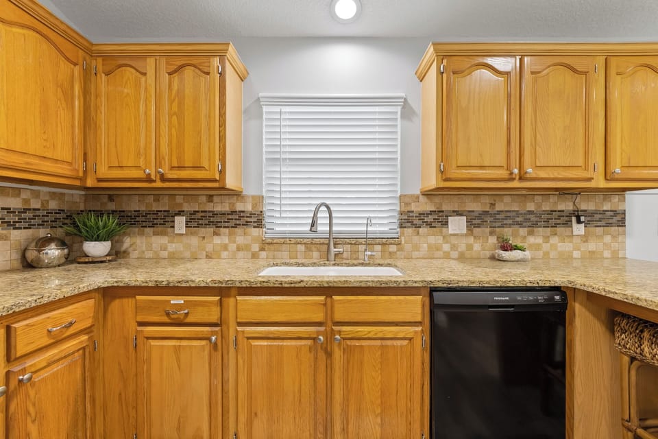 Fully Equipped Kitchen | Granite