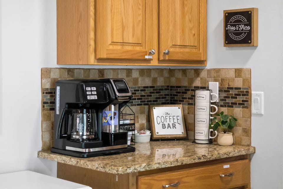 Coffee Bar | K-cups & Full Pot
