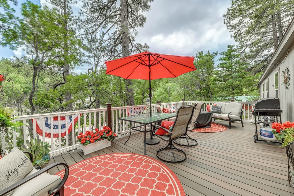 Back Deck | Outdoor Dining Area | Tabletop Fire Pit | Gas Grill