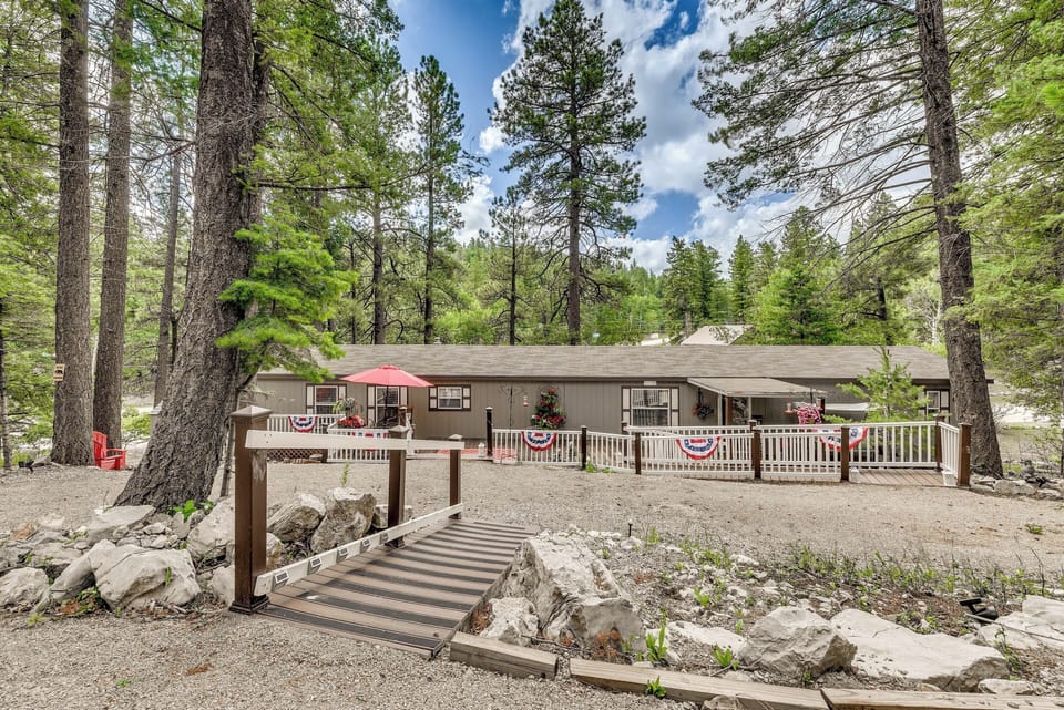 Cloudcroft Vacation Rental | 3BR | 2BA | Step-Free Access | 1,050 Sq Ft