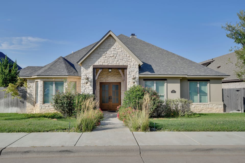 Amarillo Vacation Rental | 5BR | 3.5BA | Step-Free Access | 3,838 Sq Ft