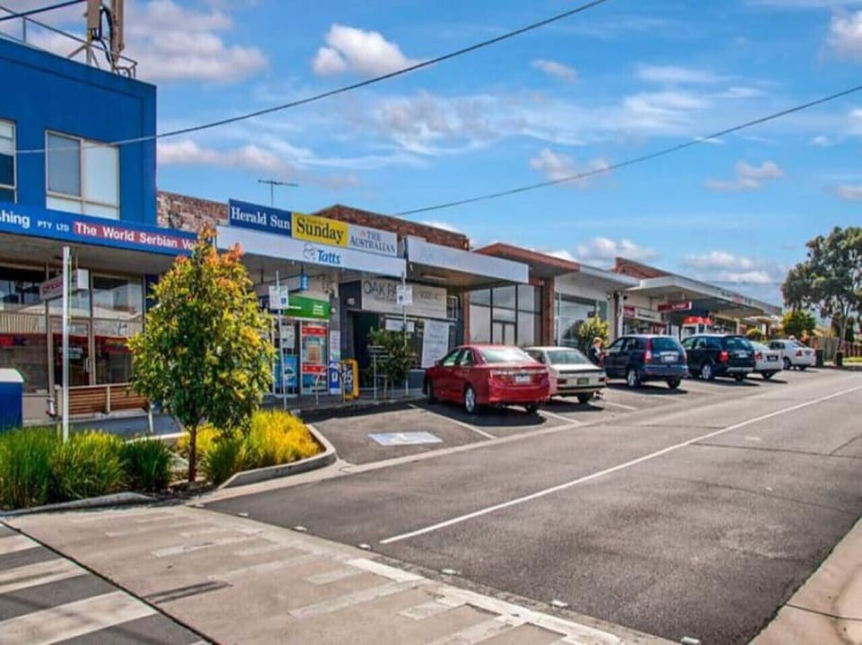 Neighbourhood shops - Groceries, Pharmacy, Cafes