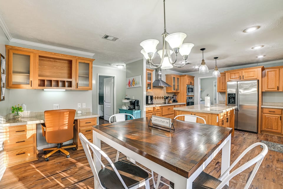 Dining Room & Kitchen | Coffee Pot | Toaster | Blender