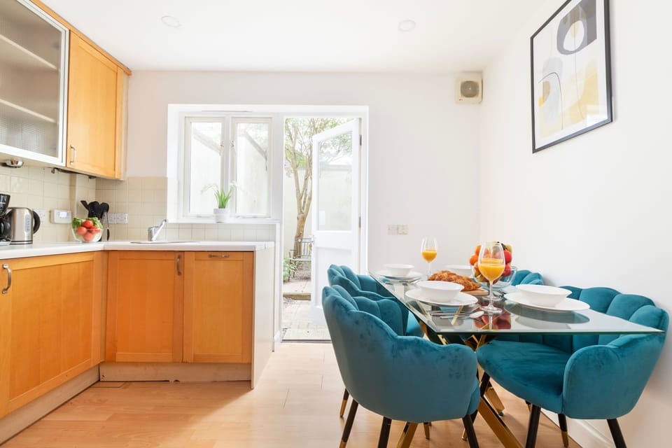 The kitchen and dining area