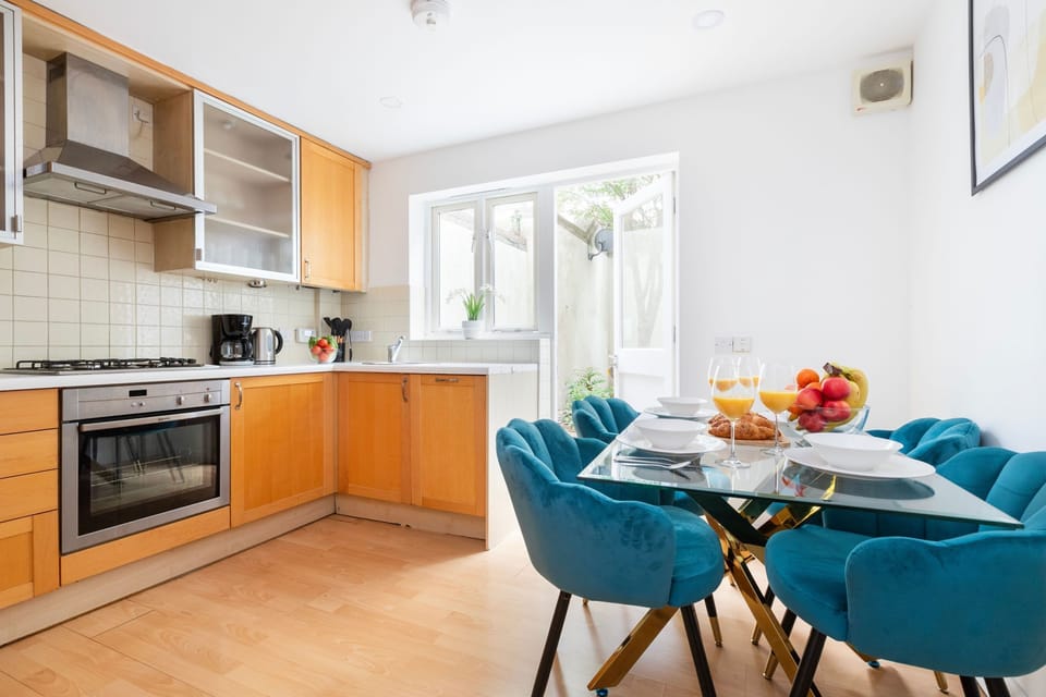 The kitchen and dining area