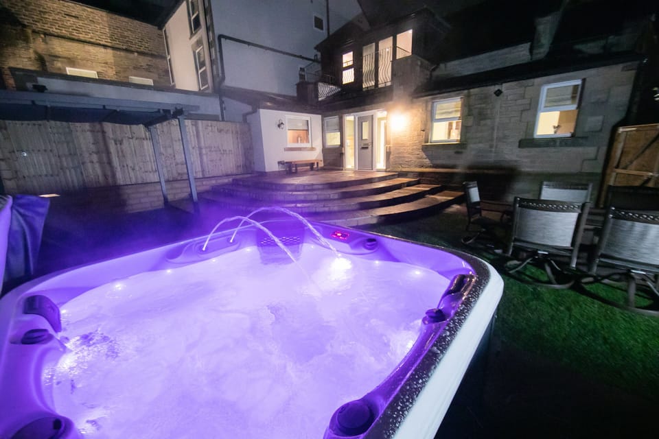 Private Hot Tub for the Crescent Suite